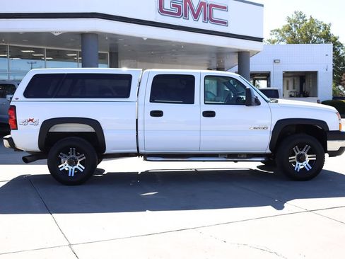 Used 2007 Chevrolet Silverado 2500 W/T w/ Heavy-Duty Power Package AWD/4WD image 7