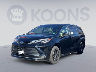 New 2025 Toyota Sienna Platinum