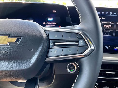Used 2025 Chevrolet Traverse LT AWD/4WD image 19