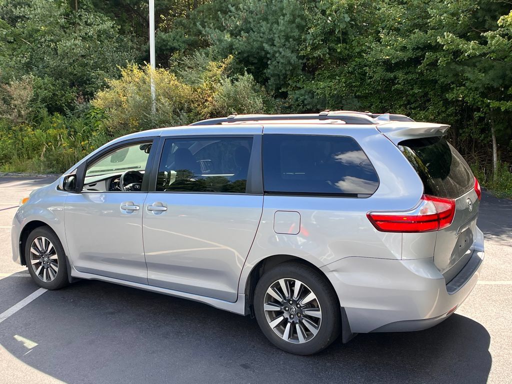 Used 2018 Toyota Sienna LE AWD/4WD image 29