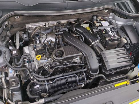 Used 2024 Volkswagen Taos SE image 29