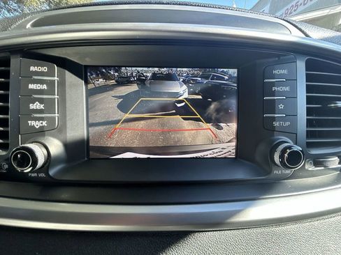 Used 2019 Kia Sorento L image 18