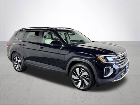 New 2025 Volkswagen Atlas SE image 4
