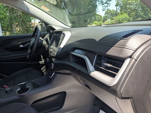 Used 2024 GMC Terrain SLE FWD image 34