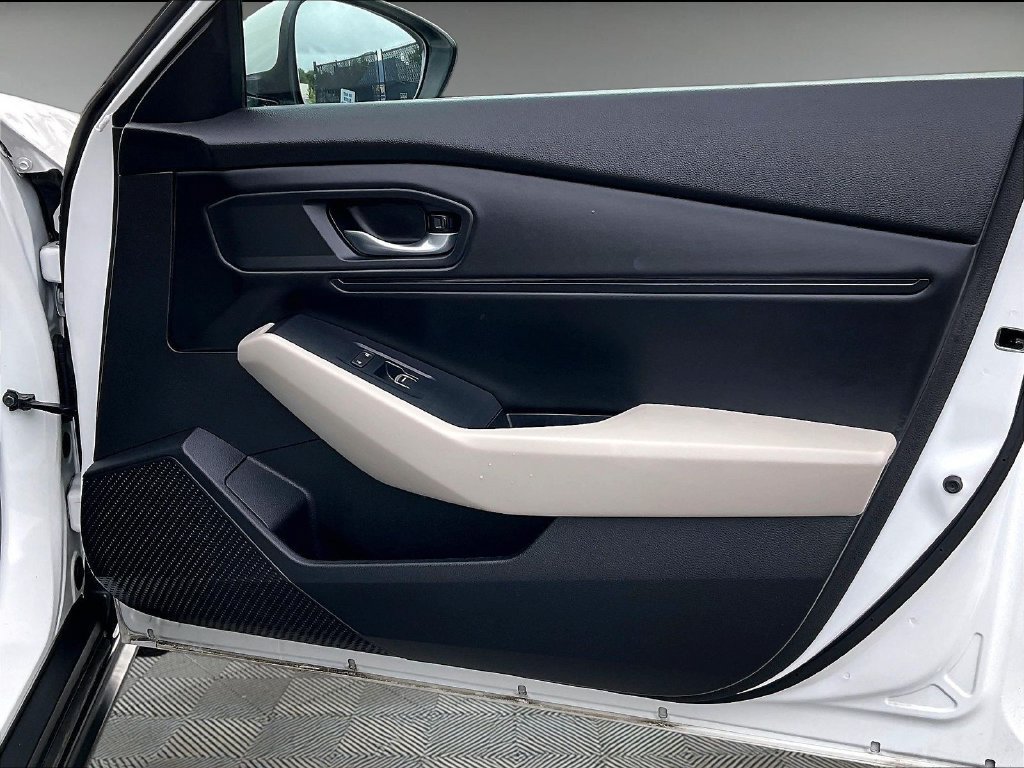 Used 2023 Honda Accord EX image 12