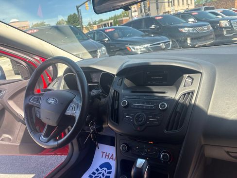 Used 2016 Ford Focus SE w/ SE Sport Package FWD image 20