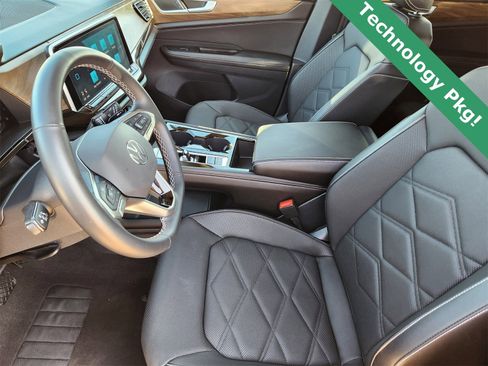 Used 2025 Volkswagen Atlas SE image 14