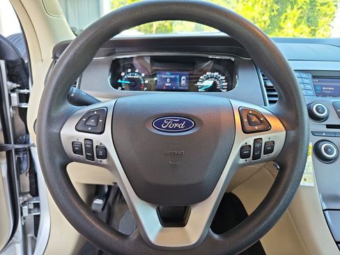 Used 2017 Ford Taurus SE image 10