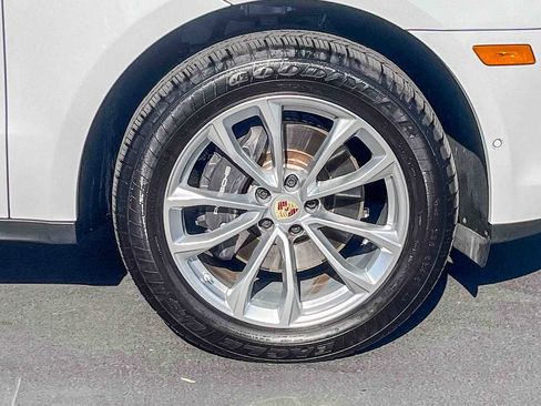 Used 2024 Porsche Macan image 9