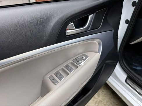 Used 2023 Genesis G70 2.0T image 11