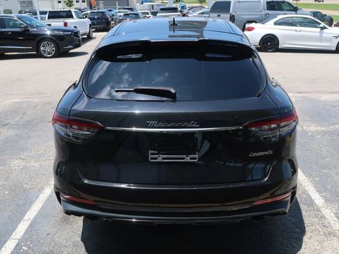 Used 2022 Maserati Levante Modena AWD/4WD image 11