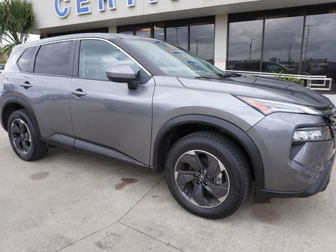 Used 2024 Nissan Rogue SV image 1