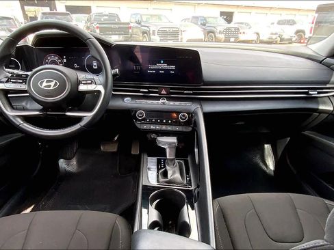 Used 2024 Hyundai Elantra SEL w/ Convenience Package image 14