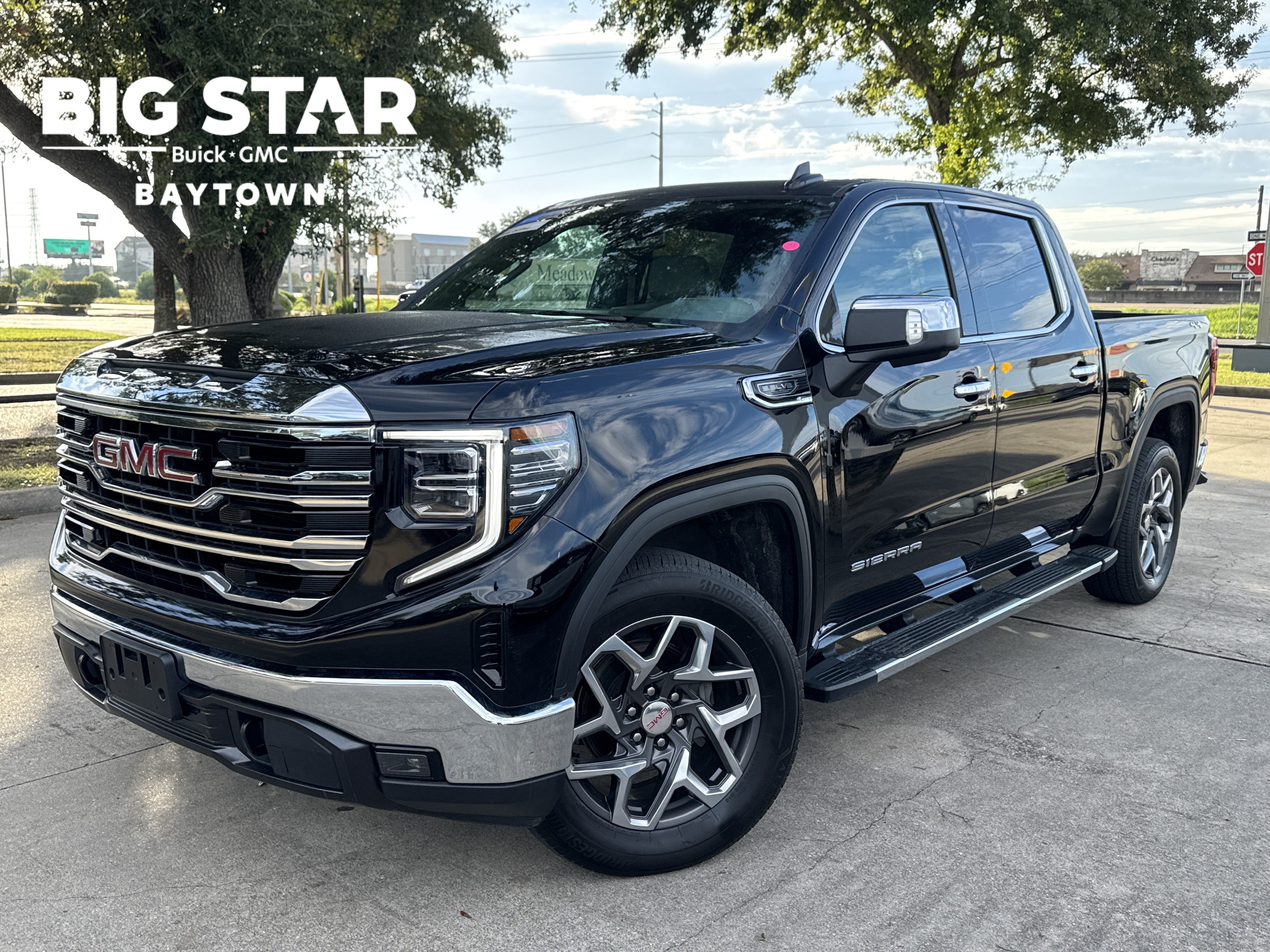 Used 2023 GMC Sierra 1500 SLT w/ SLT Premium Package AWD/4WD image 1