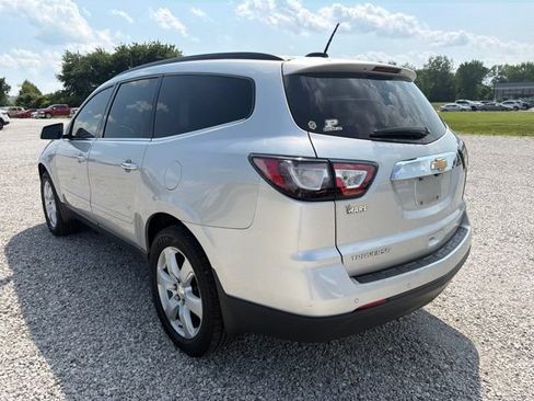 Used 2017 Chevrolet Traverse LT w/ Style and Technology Package FWD image 3