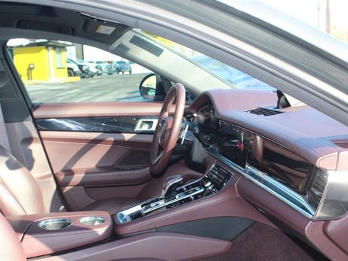 Used 2022 Porsche Panamera 4 AWD/4WD image 21