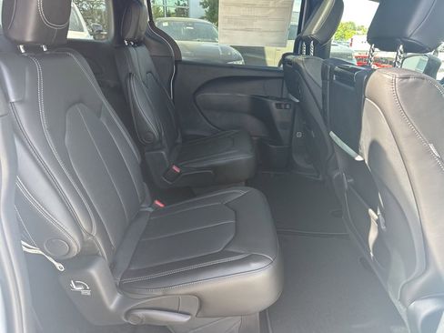 New 2026 Chrysler Pacifica Select image 48