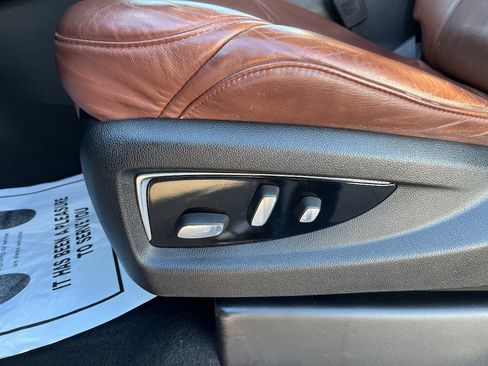 Used 2015 Cadillac Escalade Premium image 27