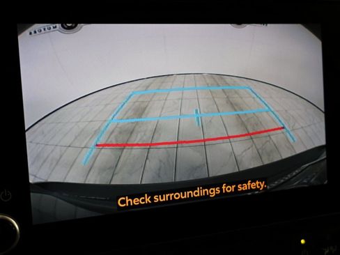 Used 2023 Toyota Highlander LE image 7