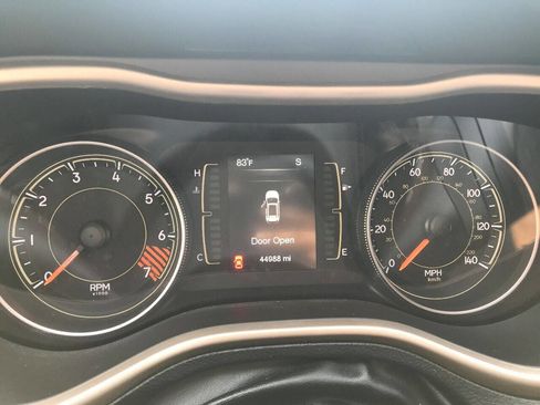 Used 2015 Jeep Cherokee Latitude FWD image 46