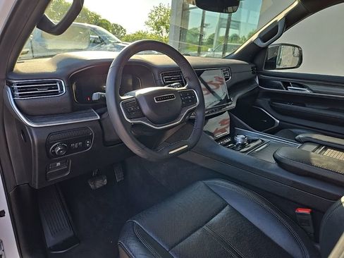 Used 2024 Jeep Wagoneer Series II w/ Flexible Seating Group AWD/4WD image 35