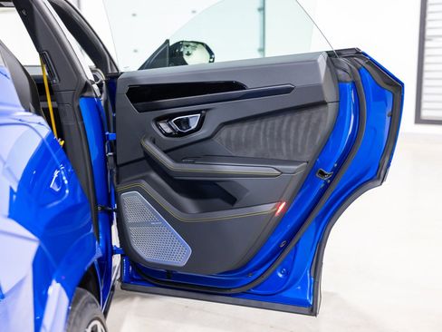 Used 2022 Lamborghini Urus image 28