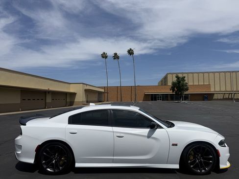 Used 2019 Dodge Charger Scat Pack w/ Technology Group RWD image 8