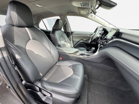 Used 2022 Toyota Camry SE image 27