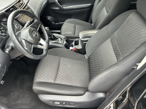 Used 2020 Nissan Rogue SV image 19