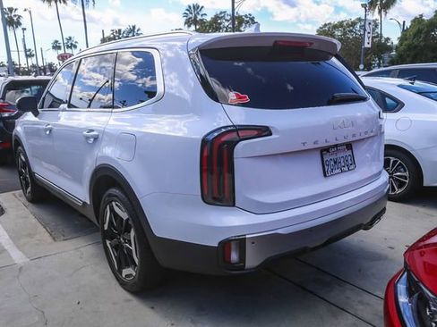 Used 2023 Kia Telluride EX w/ EX Captain's Chair Package image 8