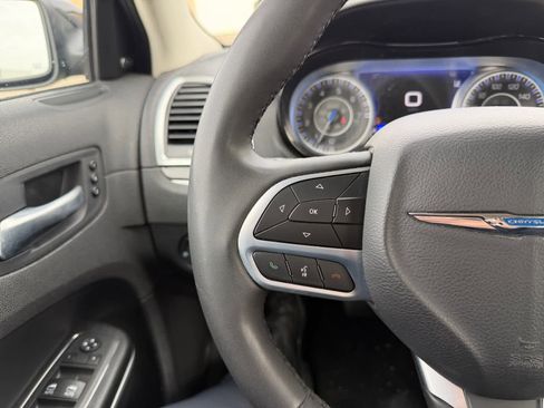 Used 2023 Chrysler 300 Touring L w/ Popular Equipment Group image 22