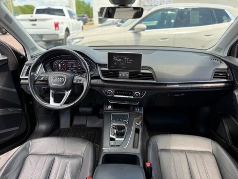 Used 2018 Audi Q5 2.0T Premium Plus w/ Premium Plus Package AWD/4WD image 2