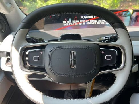 New 2026 Lincoln Navigator L Black Label w/ Black Label Special Edition AWD/4WD image 32