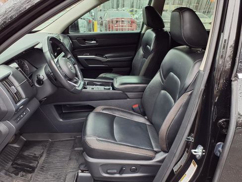 Used 2023 Nissan Pathfinder SL image 12