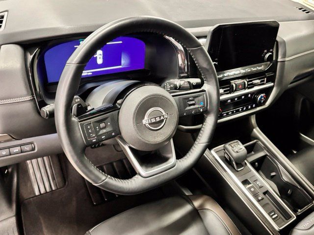 Used 2023 Nissan Pathfinder Platinum FWD image 16