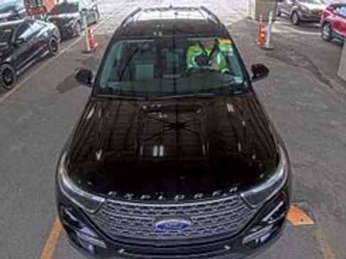 Used 2022 Ford Explorer XLT w/ Equipment Group 202A image 2