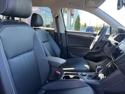 Used 2022 Volkswagen Tiguan SE image 29