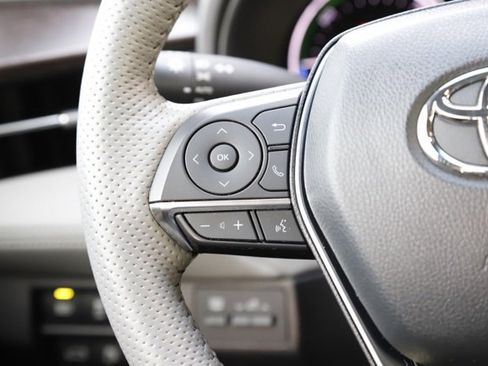 Used 2021 Toyota Avalon Limited image 19