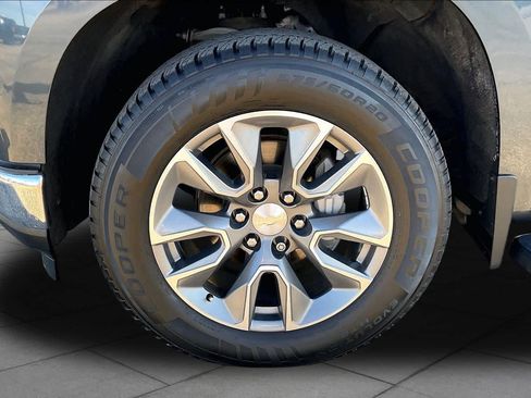 Used 2020 Chevrolet Silverado 1500 LT w/ Texas Edition RWD image 11