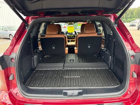Used 2021 Toyota Highlander Platinum AWD/4WD image 16