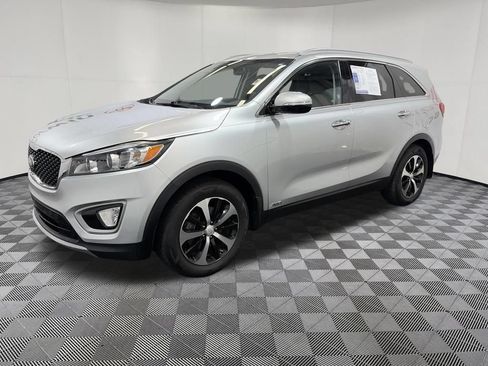 Used 2017 Kia Sorento EX AWD/4WD image 4