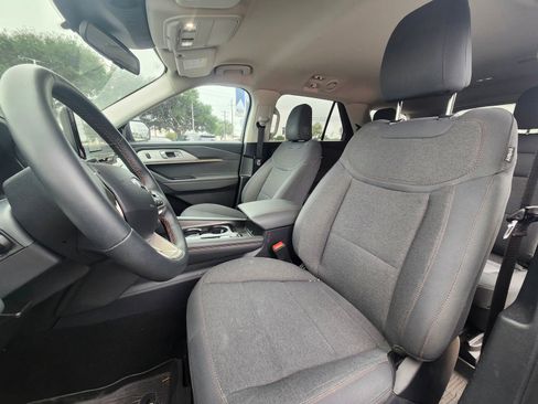 Used 2025 Ford Explorer Active image 9