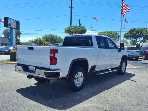 Used 2024 Chevrolet Silverado 2500 LT AWD/4WD image 2