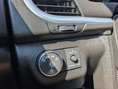 Used 2015 Chevrolet Traverse LTZ AWD/4WD image 21