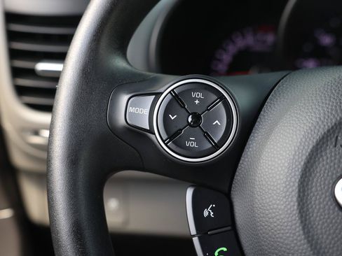 Used 2018 Kia Soul FWD image 25