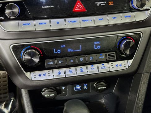 Used 2018 Hyundai Sonata Limited image 19