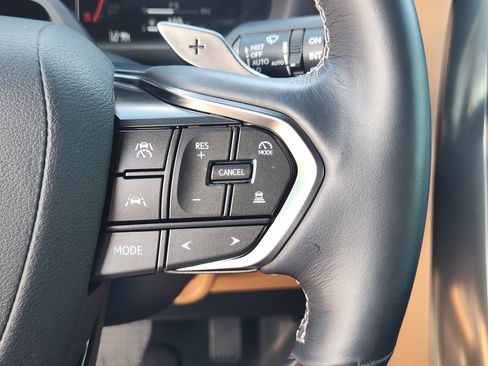 Used 2025 Lexus LX 600 4WD w/ Luxury Package image 36