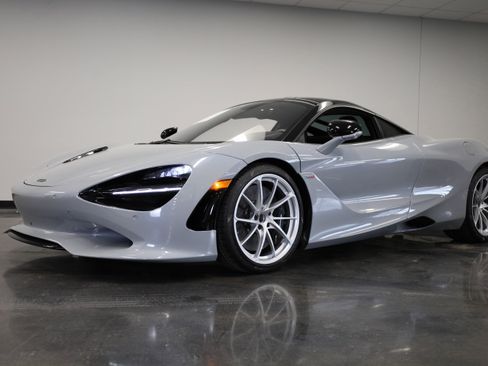 Used 2025 McLaren 750S image 3
