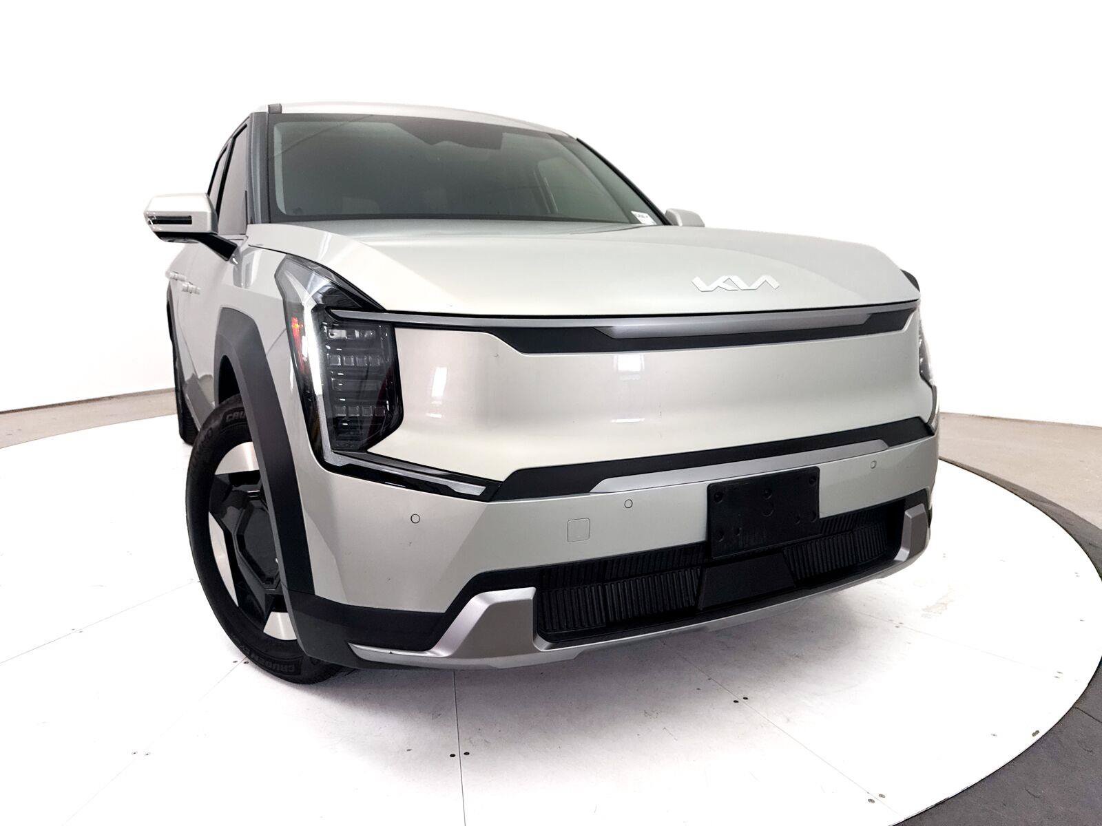 Used 2024 Kia EV9 Light Long Range RWD image 4