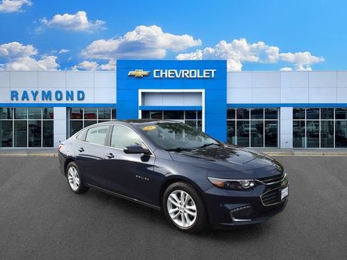 Used 2018 Chevrolet Malibu LT FWD image 1